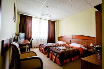 Фото номера Стандартный двухместный номер с 2 отдельными кроватями Отель Hotel Stal г. Сталёва-Воля 5