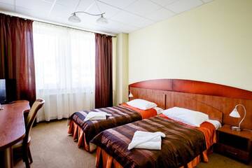 Фото номера Стандартный двухместный номер с 2 отдельными кроватями Отель Hotel Stal г. Сталёва-Воля 6