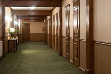 Фото номера Двухместный номер эконом-класса с 1 кроватью Отель Hotel Dwór Galicja г. Сталёва-Воля 7