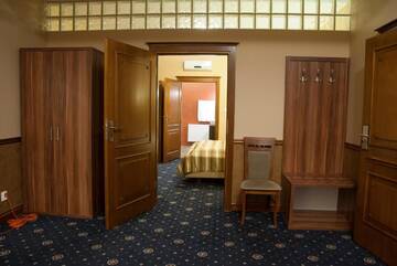 Фото номера Апартаменты Делюкс Отель Hotel Dwór Galicja г. Сталёва-Воля 3