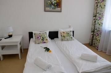 Фото номера Номер с кроватью размера «king-size» Отель Hotel Metalowiec г. Сталёва-Воля 6